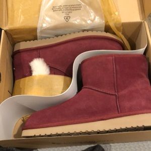 COPY - Kookaburra by UGG .. Victoria Mini Size 9 burgundy